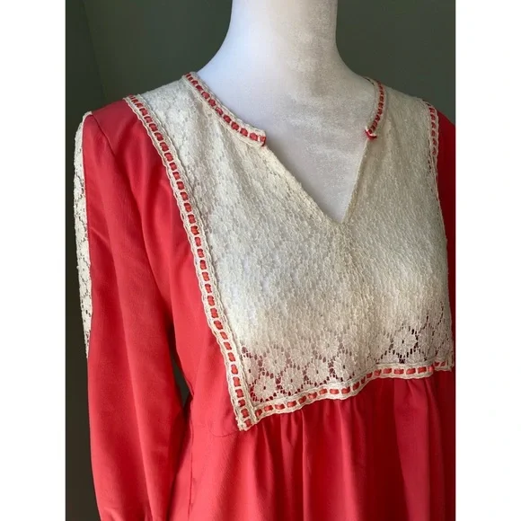 Umgee Coral Lace Flowy Dress - Picture 2 of 3